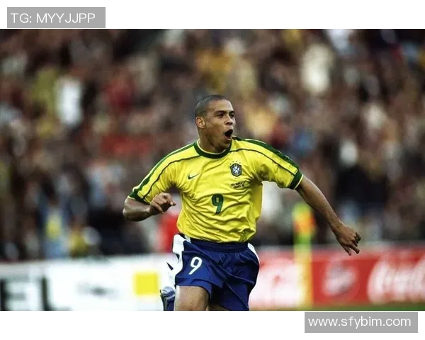 欧洲足球明星的身材与风格对比分析及其影响力探讨 欧洲足球明星的身材与风格对比分析及其影响力探讨